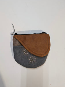 Pochette ovale / Cuirette gris acier fleur / Cuirette beige / suède brun